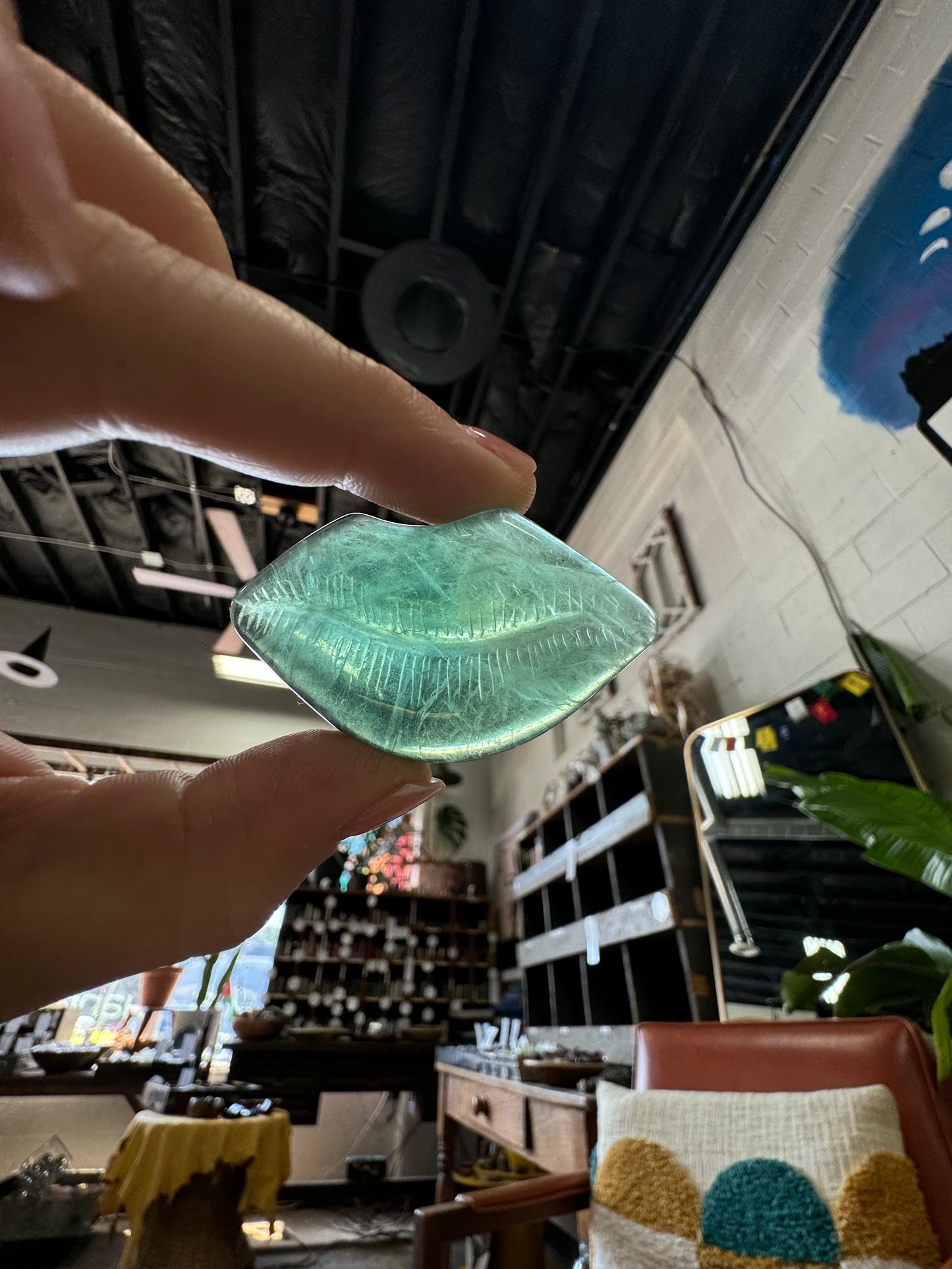 Carved Crystal Juicy Lips