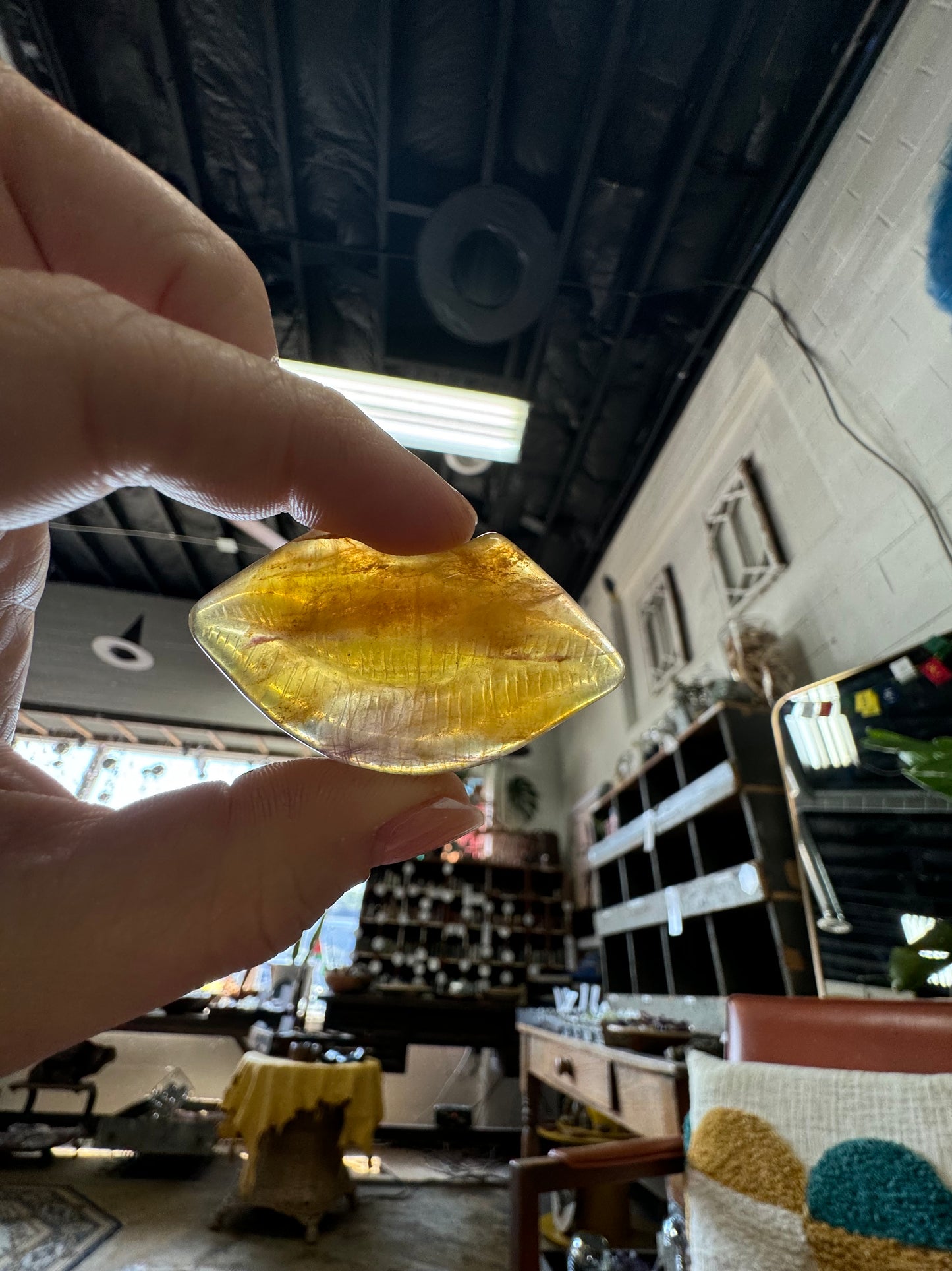 Carved Crystal Juicy Lips
